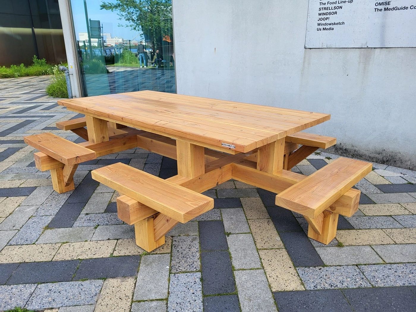 Picknicktisch für zwölf, Ansicht 2