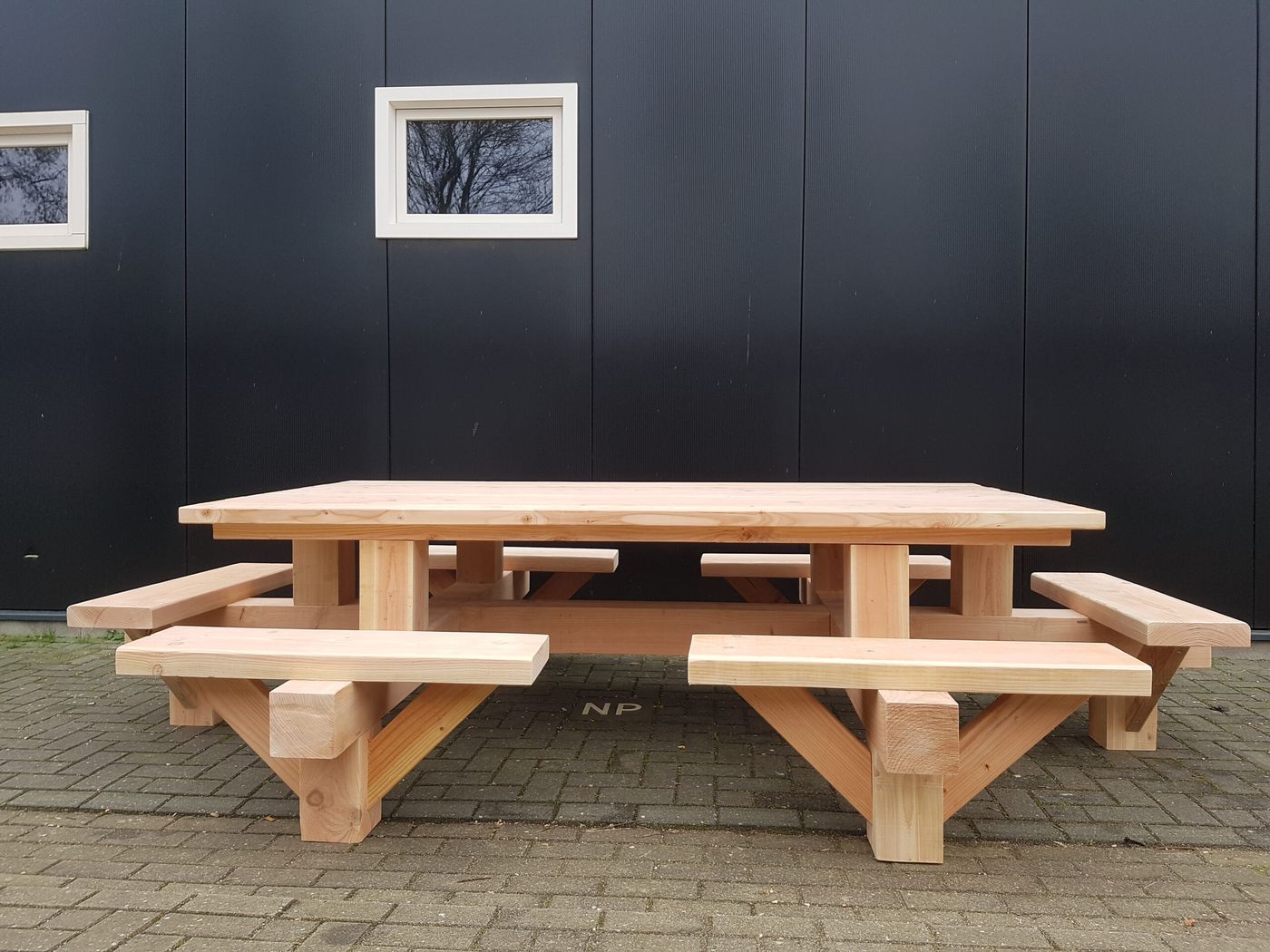 Picknicktisch für zwölf, Ansicht 3